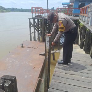 Pantau Debit Air di Dermaga Pembuang Hulu l,Polsek Hanau Dirikan Posko Siaga Banjir.