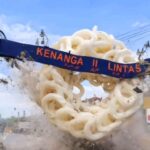 Gapura Kenanga II Roboh Tersenggol Truk ODOL, Sopir Siap Bertanggung Jawab Perbaiki