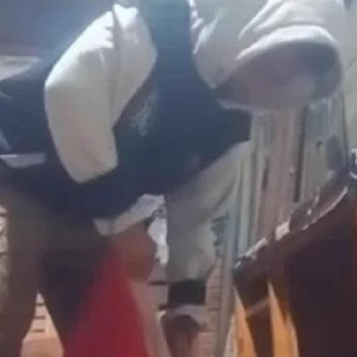 Video Viral Bendera Merah Putih Dirobek Beredar di Instagram, Publik Desak Penindakan Hukum