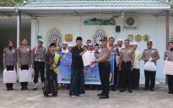Polresta Palangka Raya Peduli, Bagikan Takjil kepada Masyarakat di Bulan Ramadhan 1447 H