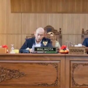 Wali Kota Lubuk Linggau Mendengarkan Pandangan Umum Fraksi Dewan Terhadap 6 Raperda