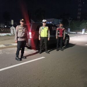 Saat Kota Terlelap,Lampu Biru Polisi Menjaga Jalan A.Yani