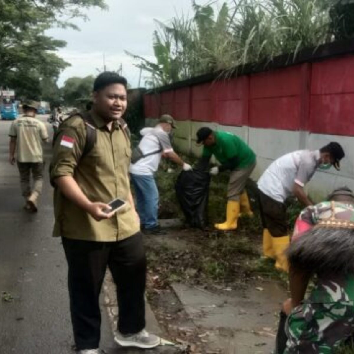 Tindaklanjuti Arahan Bupati Bogor, Forkopimcam Cigombong Gelar Jumsih di Jalur Nasional Perbatasan