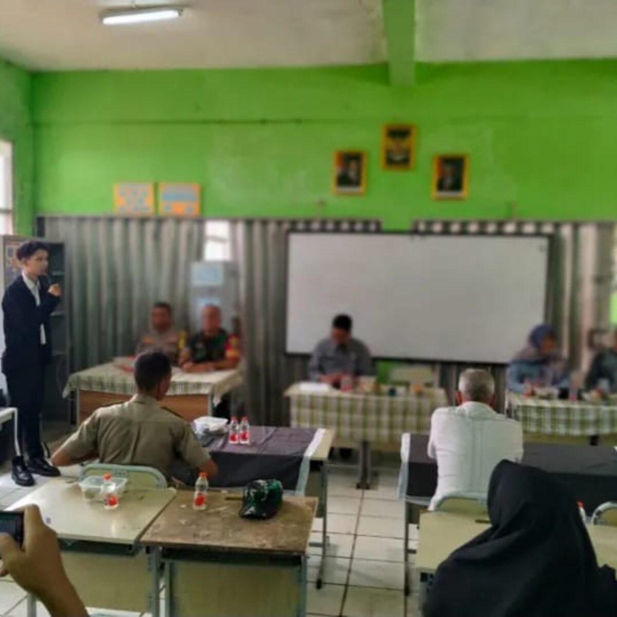 SDN 05 Kotabatu Gelar Syukuran Makan Siang Bergizi Gratis (MBG) Bersama forkopimcam Ciomas Di Desa Kota Batu