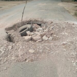 Lintas Jalan Sangat Parah,Tambal Sulam Jalan Ambruk.