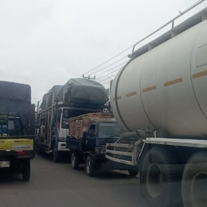 Jalan Lintas Palembang–Betung Lumpuh Total, Km 14–20 Macet Berjam-Jam Tanpa Pengaturan Jelas