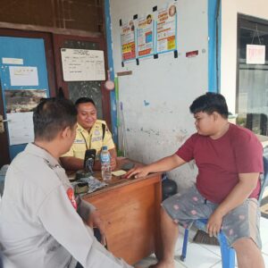 Polsek Seruyan Hulu Sambang Masyarakat Tumbang Manjul,Satpam Bank Diingatkan Tingkatkan Kewaspadaan.