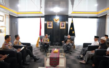 Irjen Pol Dr. H. Sandi Nugroho, S.I.K., S.H., M.Hum. Terima Audiensi FKUB, MUI, dan LDII di Polda Sumsel