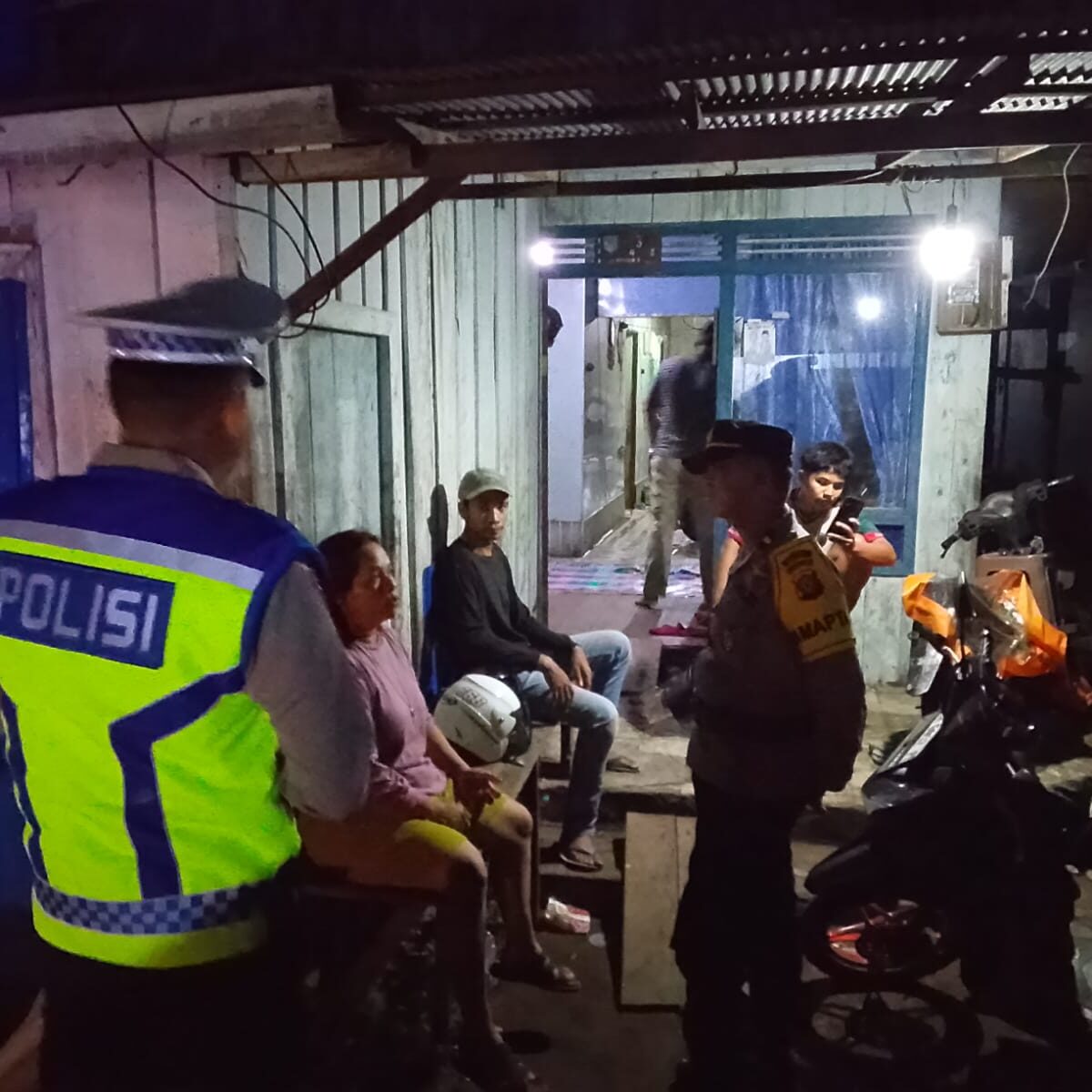 Polres Seruyan Respon Cepat Laporan Warga,Tertipkan Kerumunan Pemuda di Kampung Bugis.