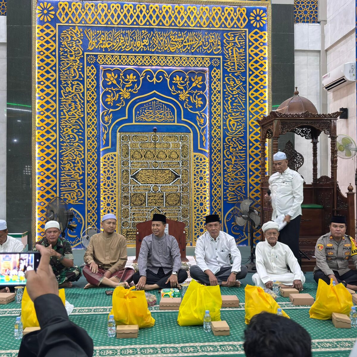 Wakil Bupati Seruyan Safari Ramadhan di Masjid Jami Ataqwa Pembuang Hulu,Ajak Masyarakat Do,akan Kelancaran Pembangunan Daerah.
