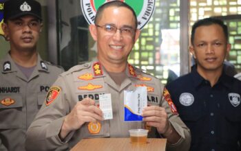 Keteladanan Pimpinan,Kapolres Seruyan Jadi Yang Pertama Jalani Tes Urine.