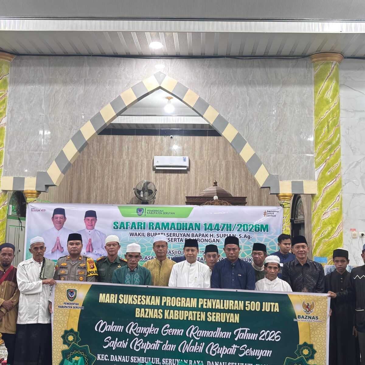 Wakil Bupati Salurkan Bantuan di Safari Ramadhan Danau Seluluk.