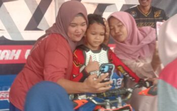 M. Dilan Ramadhan Borong Prestasi di Tegal Buleud Open Grasstrack 2026, Diserbu Penonton hingga Banjir Saweran