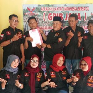 Serahkan SK PAC GRIB JAYA Teluk Pandan,HIKMADDIN Minta Anggota Berkontribusi bagi Masyarakat