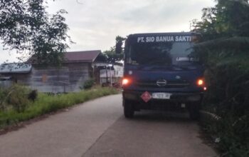 Solar 10 Ribu Liter Terobos Jalan Cor Saripoi