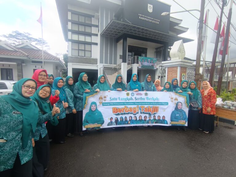 TP PKK Caringin Bagikan 1.465 Takjil di Hari ke-15 Ramadhan, Wujud Sinergi dan Kepedulian