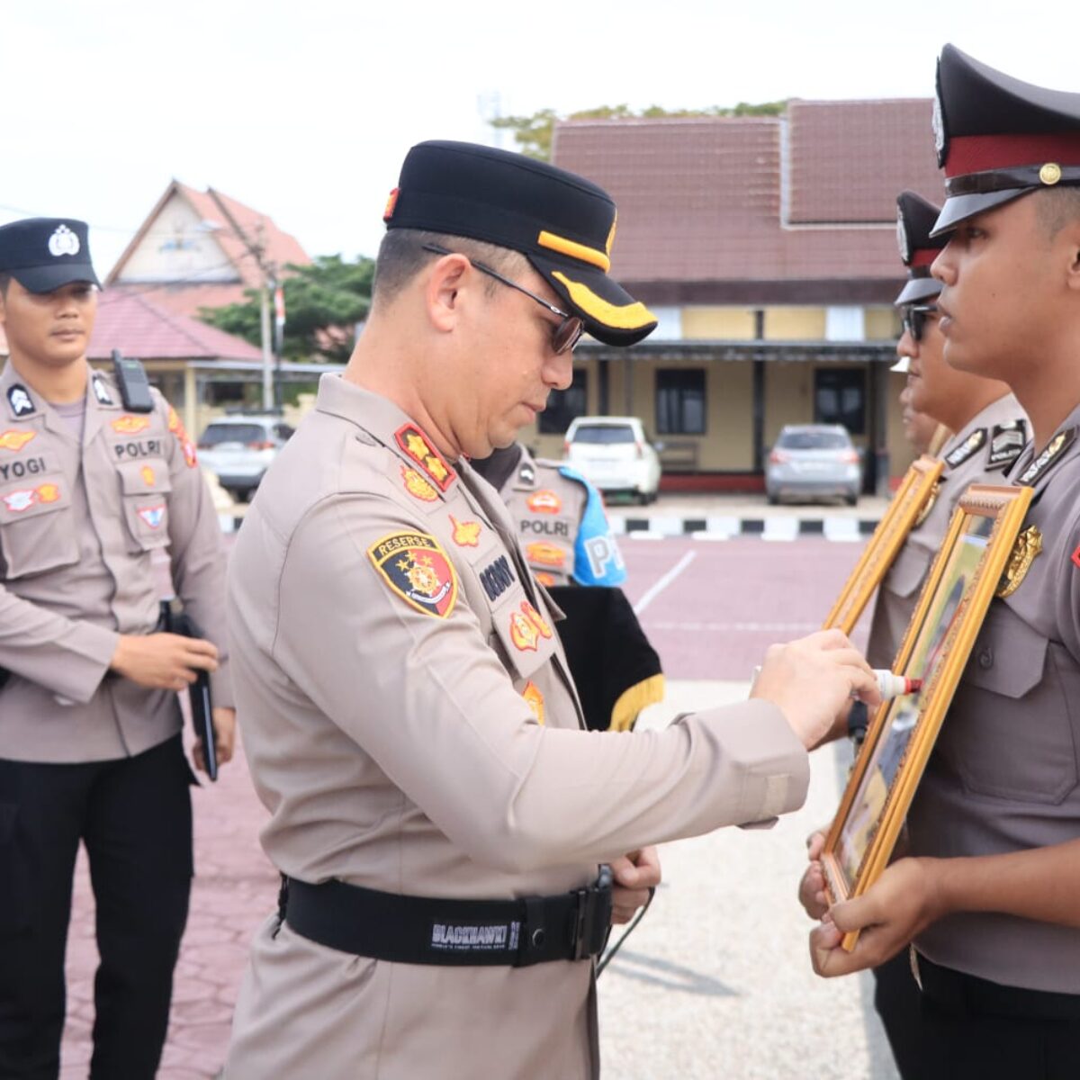 Kapolres Seruyan Pimpin Upacara PTDH Dua Personel Pelanggaran Kode Etik