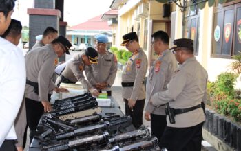 Kapolres Seruyan Pimpin Pengecekan Senpi dan Amunisi Inventaris Polres Seruyan