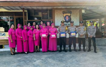 Polsek Hanau dan Bhayangkari Salurkan Bantuan Sosial Ramadhan di Desa Pembuang Hulu.