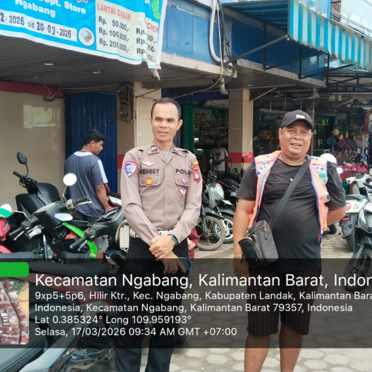 Polsek Ngabang Tingkatkan Patroli Jalan Kaki Diseputaran Pasar Ngabang Dan Terminal Dara Itam Cegah 3C dan Premanisme