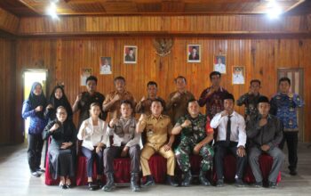 Polsek Seruyan Tengah Hadiri Pelantikan BPD Sukamandang dan Bukit Buluh.