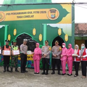 Kapolres Pesawaran, Bupati Pesawaran, dan Ketua Bhayangkari Tinjau Langsung Pos Pengamanan, Kobarkan Semangat Personel di Tengah Ops Ketupat 2026