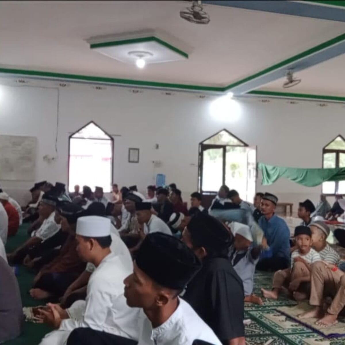 Warga Perumahan Cahaya Gelar Sholat Idul Fitri 1447 H di Masjid Al Adaitun Talang Kelapa Banyuasin, Ustadz Tekankan Makna Perubahan Sikap Pasca Ramadhan