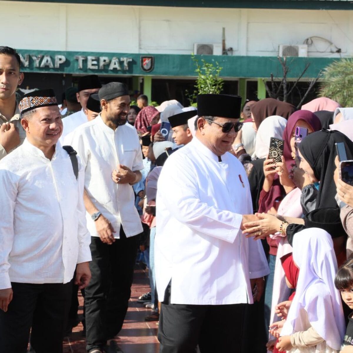 Kasatgas Tito Bersama Presiden Laksanakan Salat Idulfitri di Kabupaten Aceh Tamiang