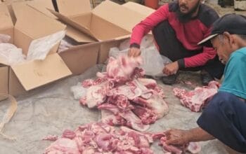 Di Balik 200 Paket Daging Kambing, Senyum RT dan Warga Ciburuy Jadi Cerita Hangat Pepeling