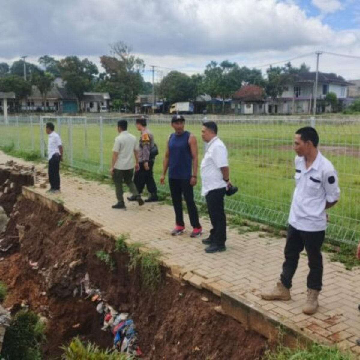 Camat Caringin Gerak Cepet Tinjau Lokasi Longsor di Hari Pertama Kerja Pasca Idulfitri 1447 H