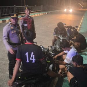 Patroli Dialogis Presisi Pamapta l Polres Seruyan Sambang Jembatan Sukarno,Ajak Warga Ciptakan Lingkungan Aman dan Tertib.