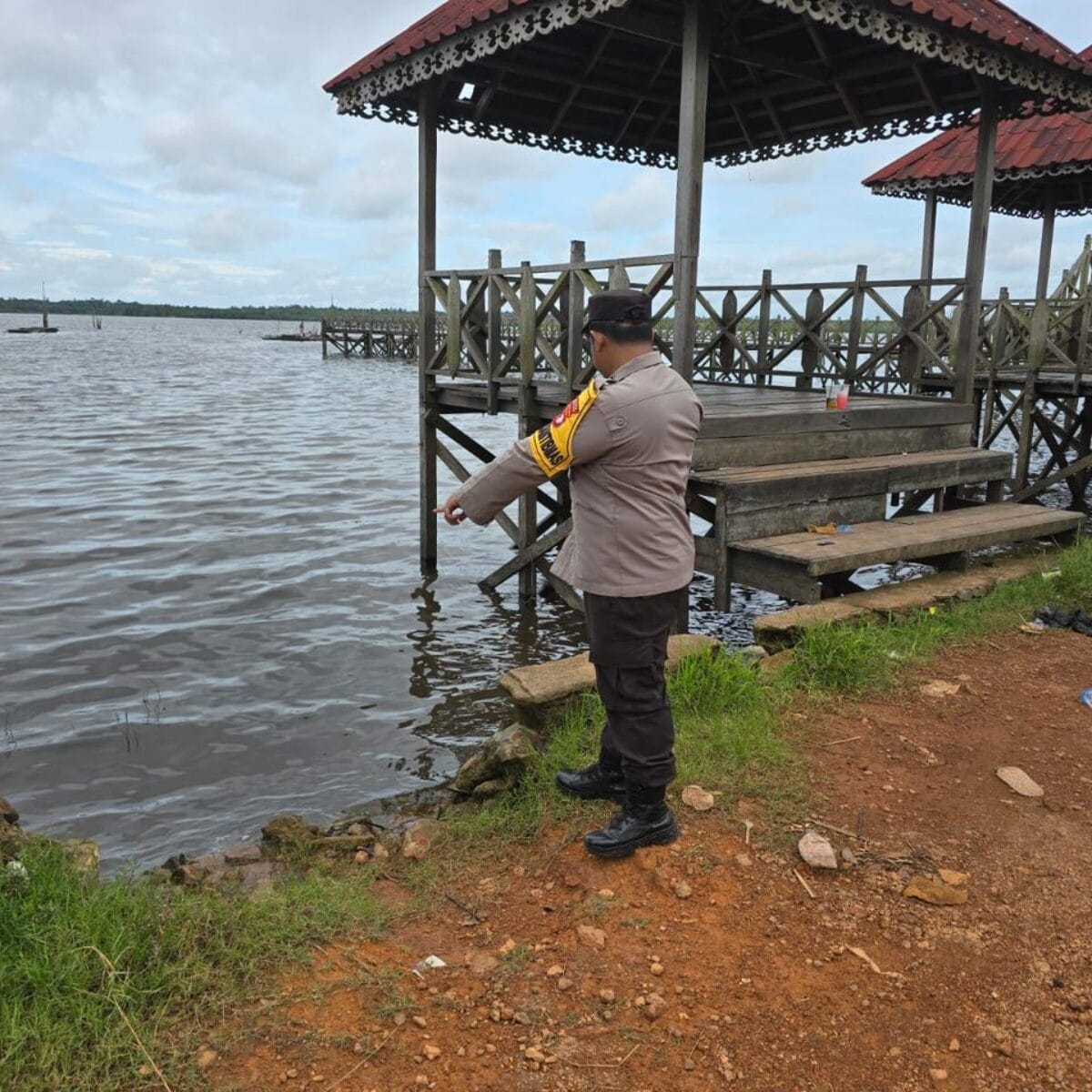 Polsek Danau Sembuluh Monitoring Ketinggian Air Das Seruyan,Situasi Aman Terpantau.