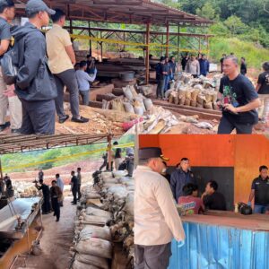 Polri Bongkar Penambangan Ilegal dan Penyelundupan Pasir Timah ke Malaysia, 7 Tersangka Diamankan