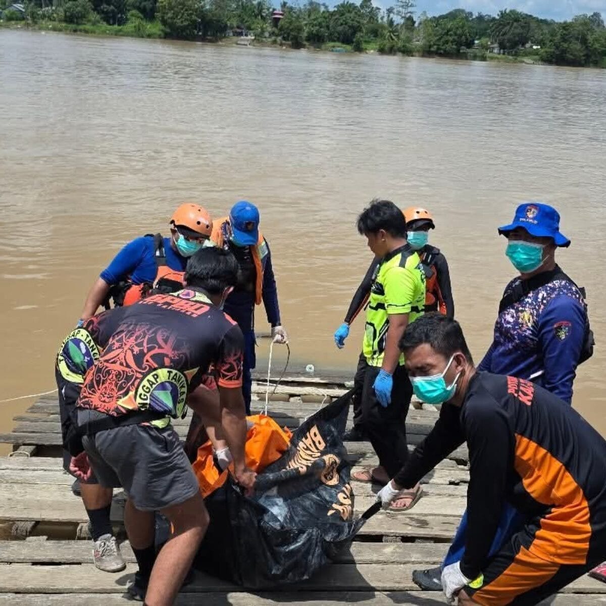 Sat Polairud Polres Katingan Evakuasi Korban Tenggelam di DAS Katingan