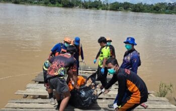 Sat Polairud Polres Katingan Evakuasi Korban Tenggelam di DAS Katingan