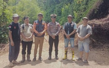 Longsor Putus Akses Olung Siron, Camat Turun Tangan