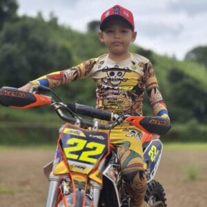 Kegiatan Foto : Gaspol! Crosser Cilik Cijeruk, Muhamad Dylan Ramadhan Siap Guncang Cleosa Series 2026