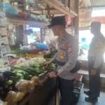 Polsek Hanau Gelar KRYD dan Patroli Dialogis di Pasar Saik Pembuang Hulu.