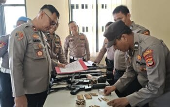 Pastikan Kesiapan Tugas, Wakapolres Pesawaran Cek Senpi Personel Polres Pesawaran