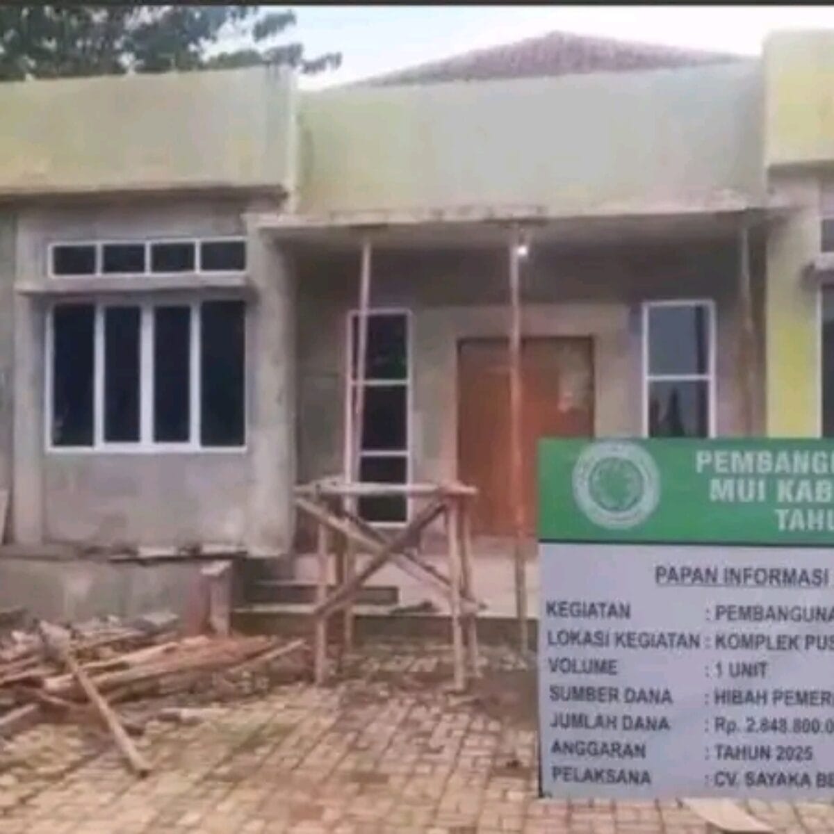 Proyek Gedung MUI Sukabumi Disegel Kontraktor, Dana Hibah Miliaran Dipertanyakan — PWRI Desak APH Turun Tangan