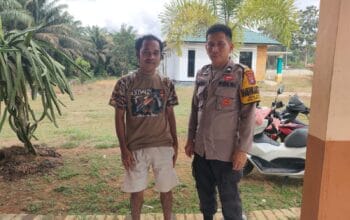 Sampaikan Himbauan Kamtibmas,Bhabinkamtibmas Desa Sandul Sambang Warga.