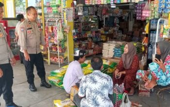 Patroli Sambang Masyarakat Satbinmas Polres Seruyan di Jalan A.Yani Kuala Pembuang ll.