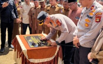 Dukung Program Prioritas Nasional, Kapolres Banyuasin Salurkan Bantuan Sosial di Air Kumbang