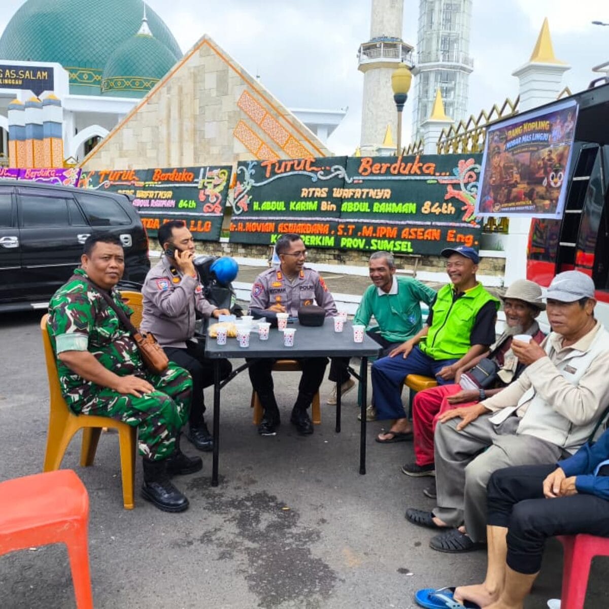 Satuan Binmas (Sat Binmas) Polres Lubuk Linggau terus menciptakan terobosan kreatif untuk mempererat kedekatan dengan masyarakat