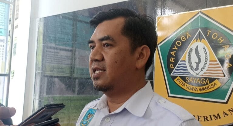 Kegiatan Foto : Tuntut Kejelasan, Tokoh pemuda dan Tokoh Masyarakat Calobak Audiensi Terkait Insiden Penembakan Warga