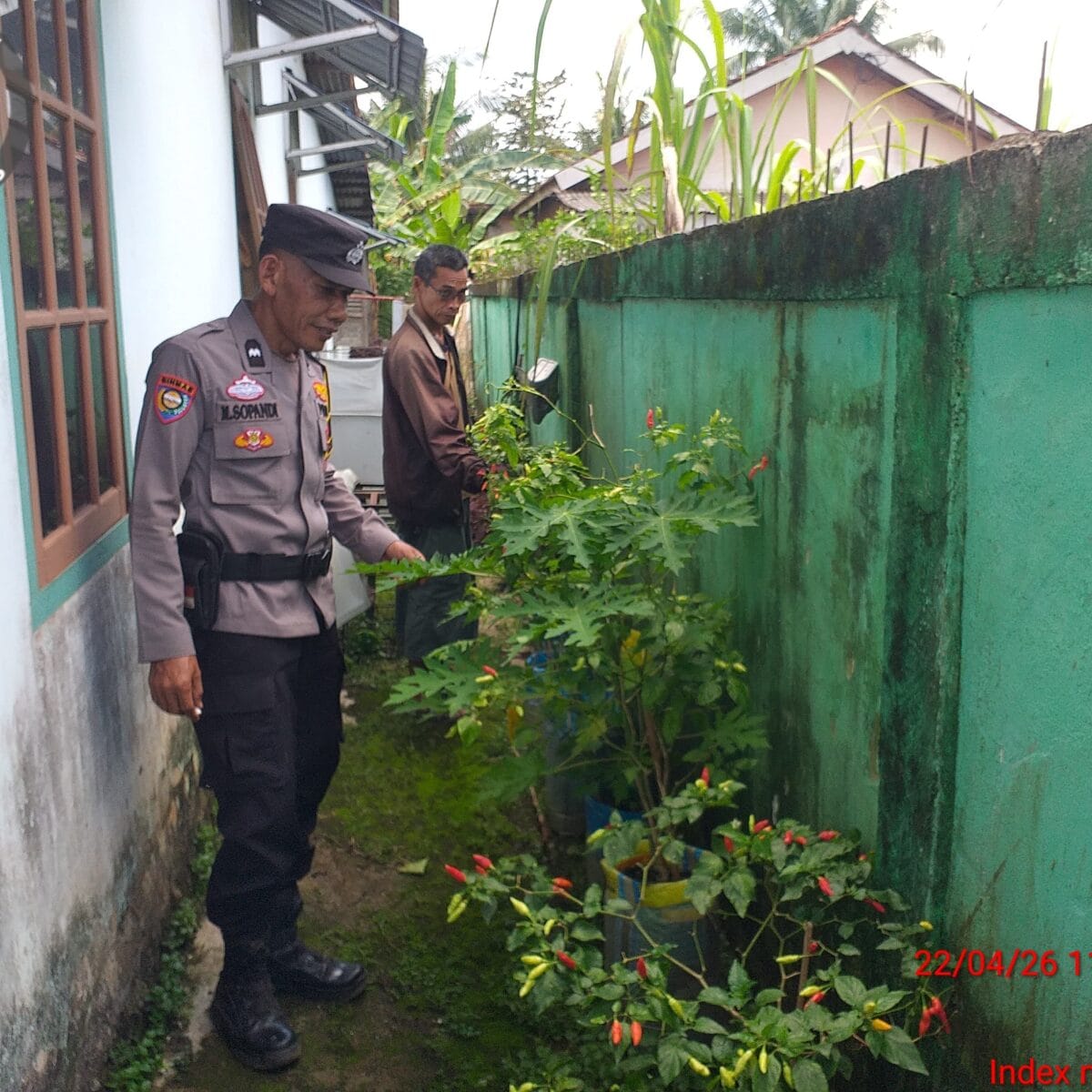 Bhabinkamtibmas Polsek Rambutan Ajak Warga Sungai Pinang Sukseskan Program Ketahanan Pangan Nasional