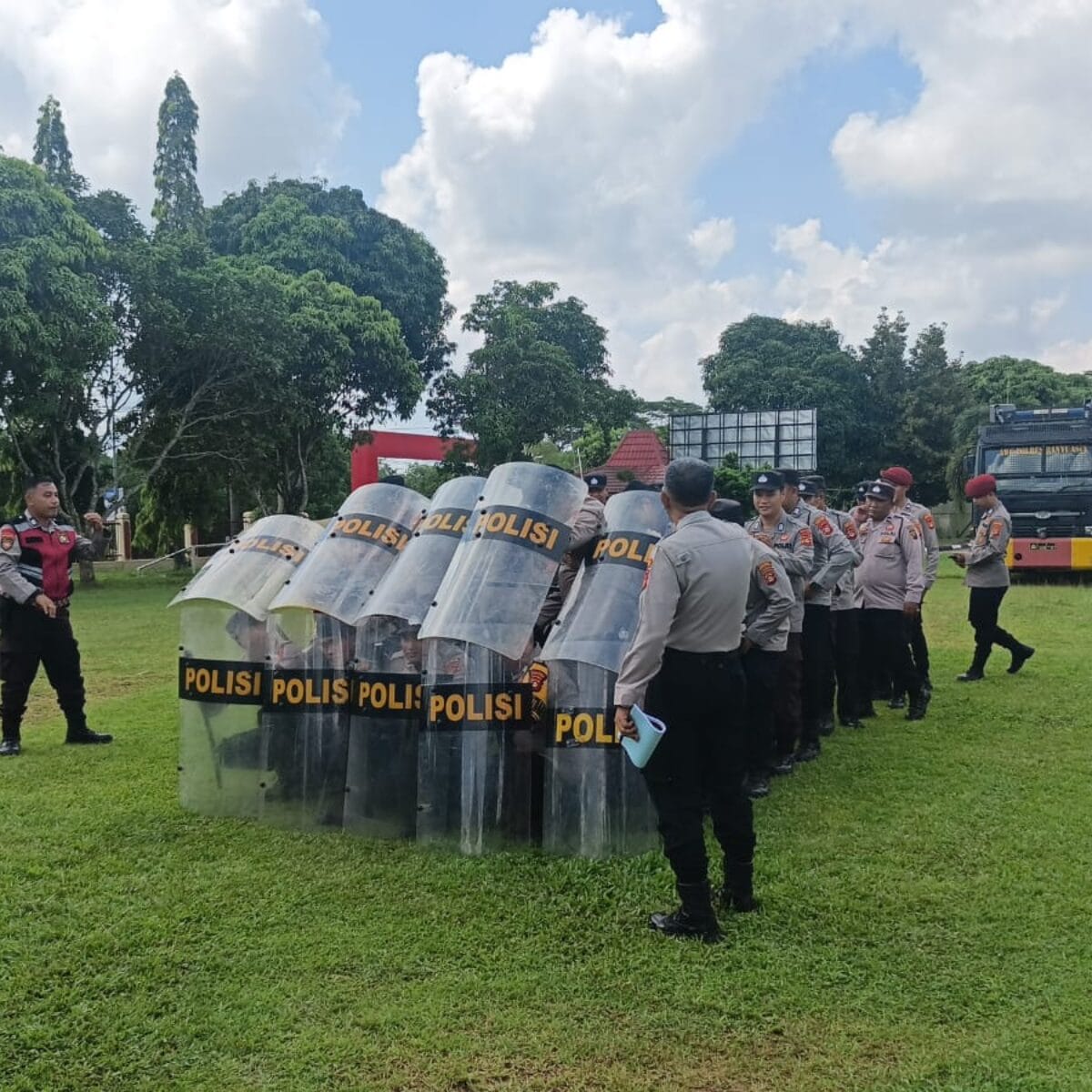 Latihan Negosiator dan Pasukan Dalmas Polres Banyuasin, Siap Hadapi Aksi Massa dan Antisipasi Demo Hari Buruh