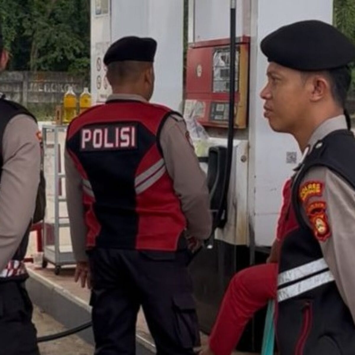 Patroli Jalan Kaki Sat Samapta Polres Banyuasin Ciptakan Kondusifitas Wilayah, Antisipasi Gangguan Kamtibmas