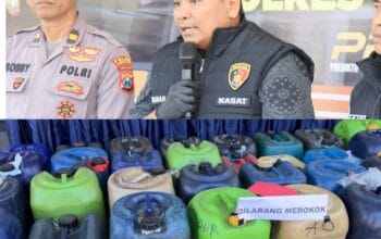 Polres Bondowoso Amankan Dua Tersangka Penimbun 1 Ton BBM Bersubsidi