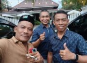Ketua DPC Macan Asia Indonesia Kota Medan bersama dengan Ketua Umum DPP LSM TKN Kompas Nusantara sekaligus Ketua Umum Pagar UMRI Prabawo-Gibran untuk Rakyat Indonesia, Adi Warman Lubis (kiri) dalàm momentum memperkuat sinergi, soliditas dan semangat kebersamaan untuk mendorong pengabdian kepada banyak orang.